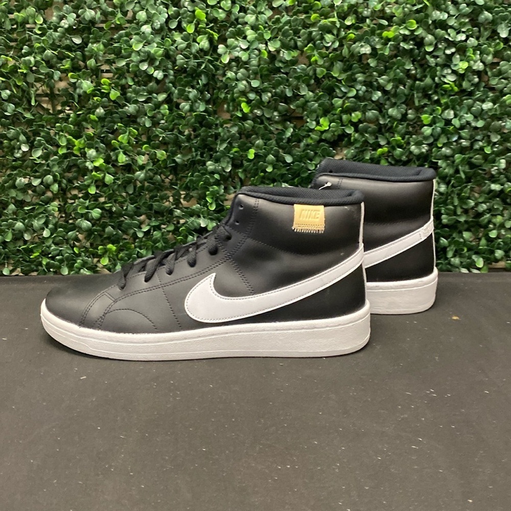 Nike Court Royale 2 - M10 ( A few smudges from storage ) - Picture 1 of 14